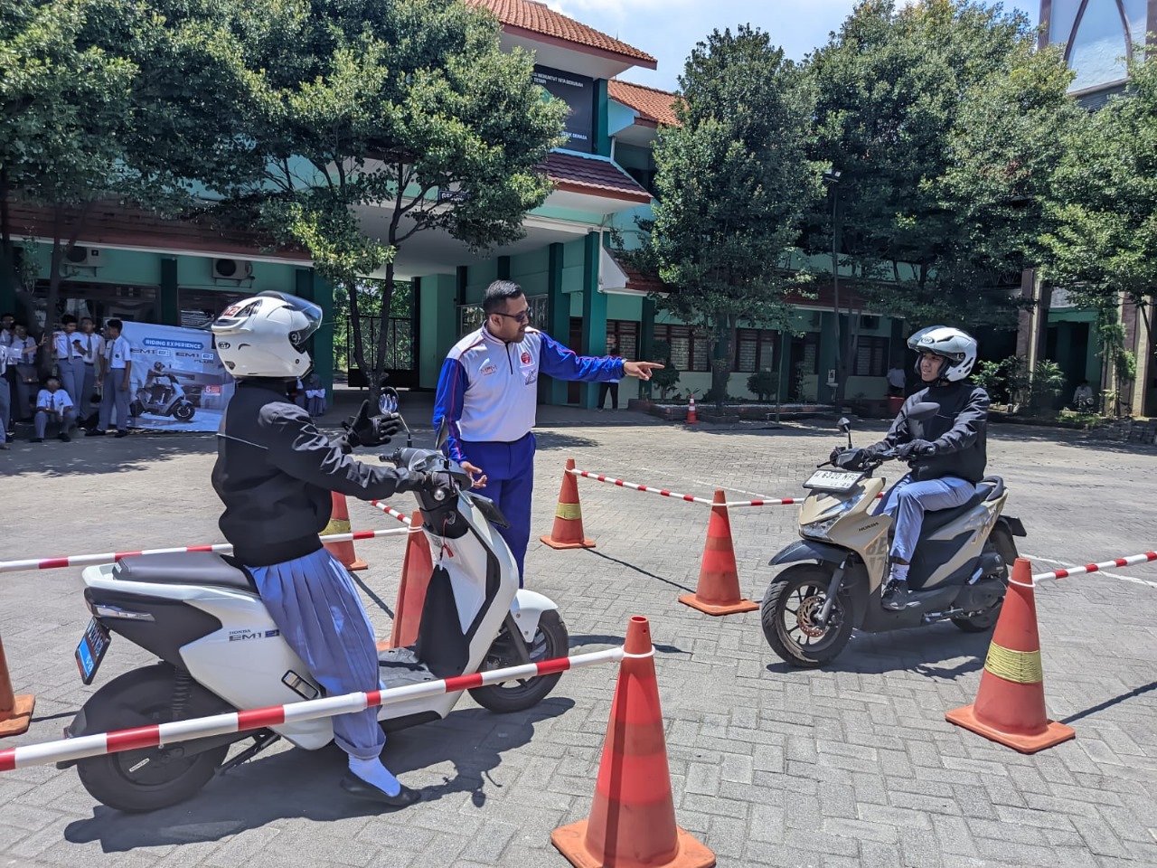 Press Release Edukasi Safety Riding untuk Generasi Cari Aman: Ratusan GenZ Ikuti Edukasi 